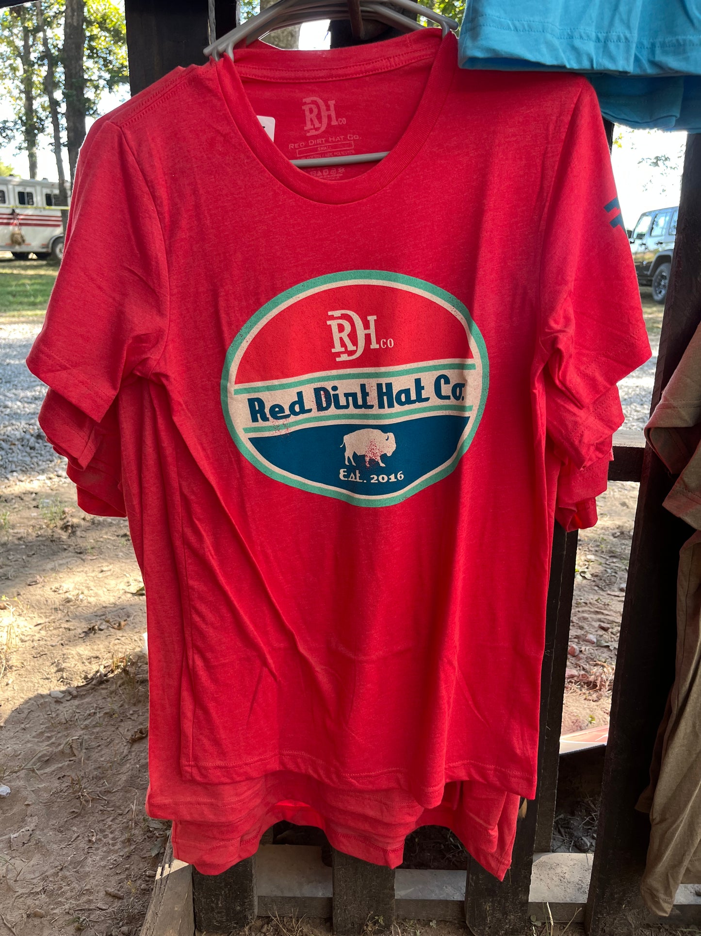 Red Dirt vintage sign tee - Wines'Designs