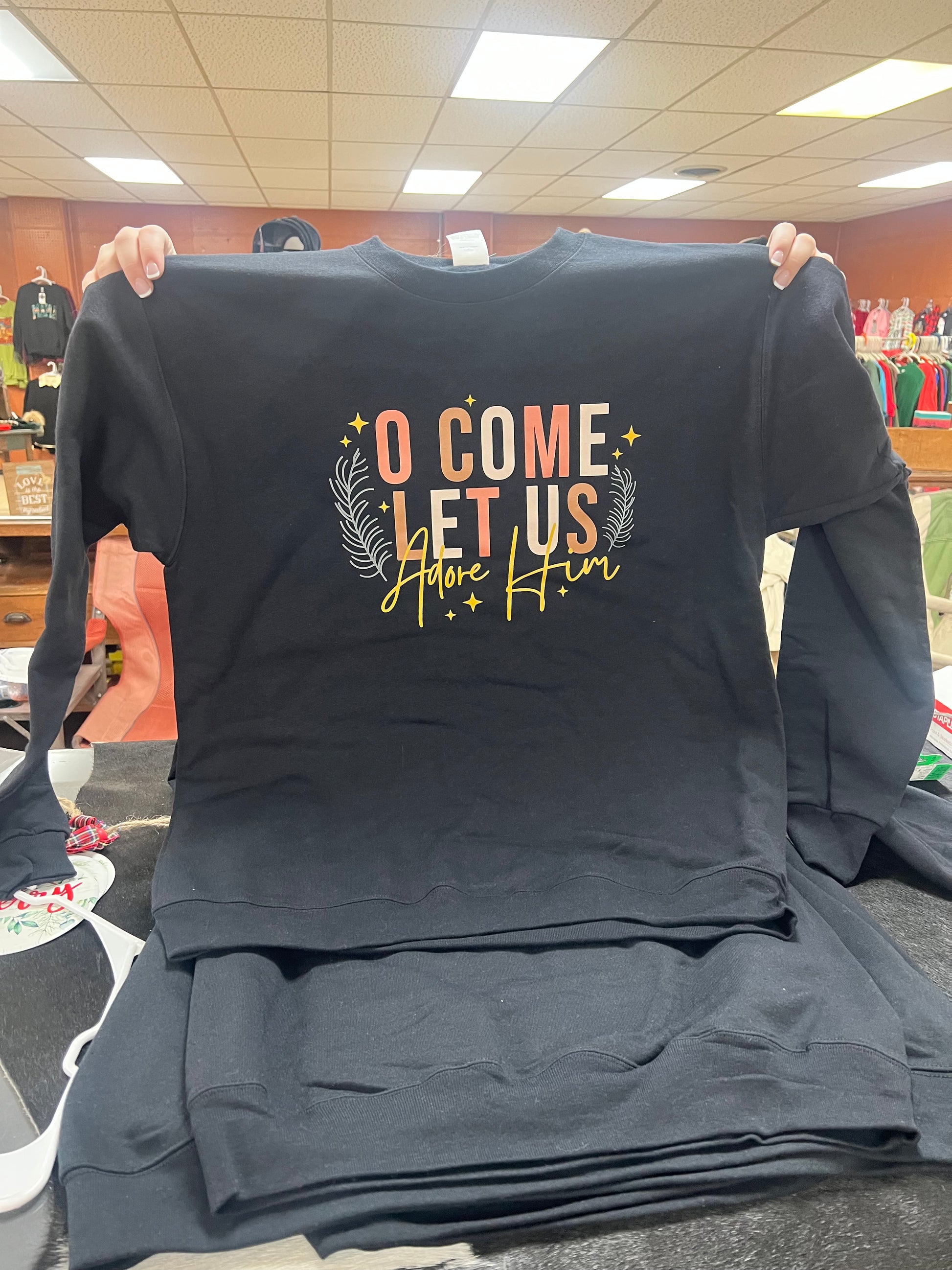 O COME LET US ADORE HIM SWEATSHIRT - Wines'Designs