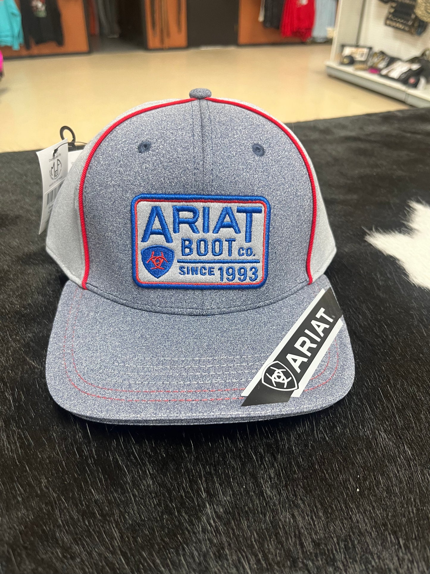 Ariat-Heather patch logo on a grey hat - Wines'Designs