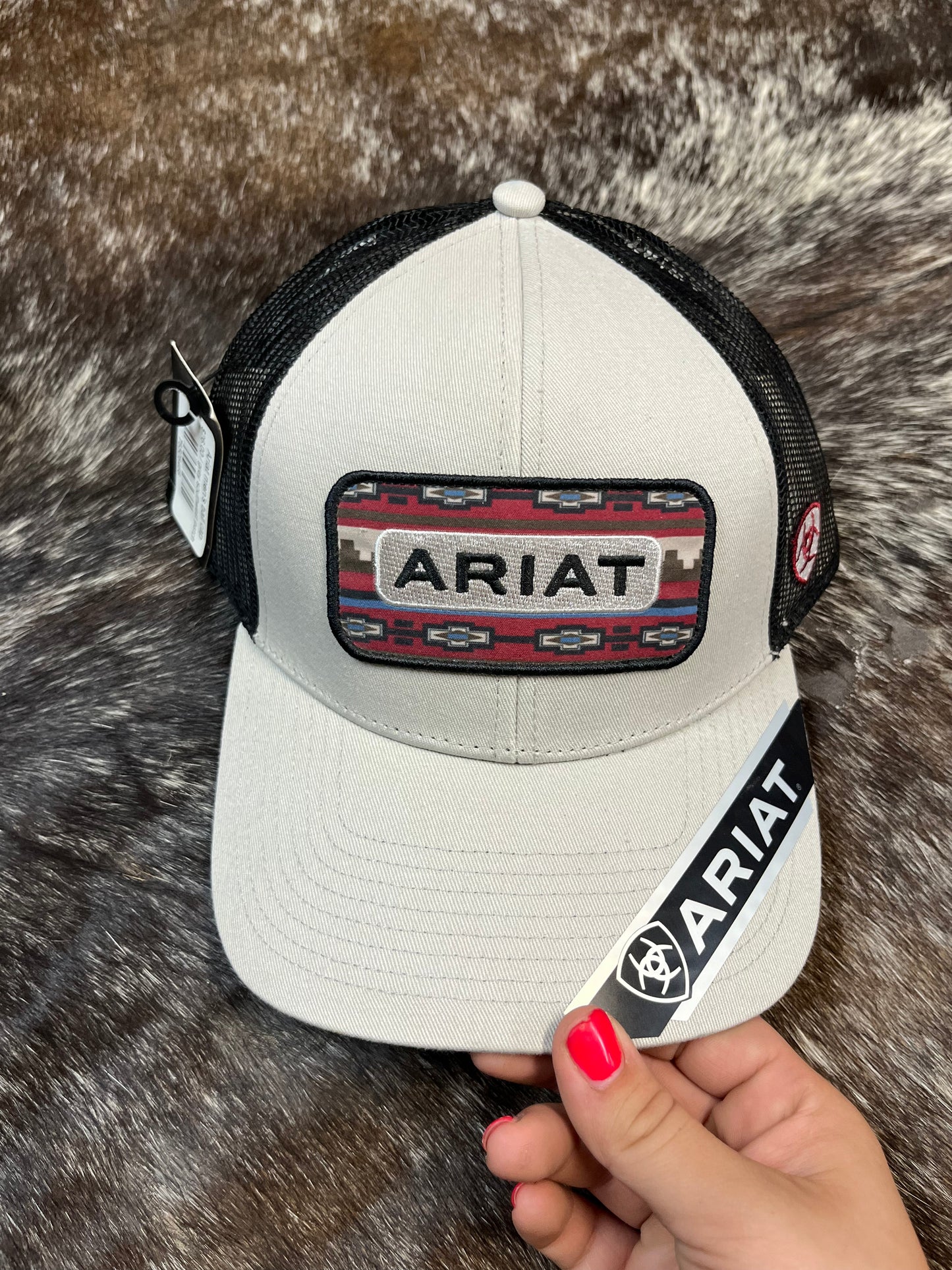 Ariat- Southwest patch on a grey/black cap - Wines'Designs