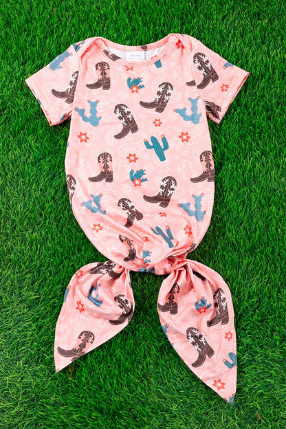 CORAL WESTERN PRINTED BABY GOWN. PJG25153026