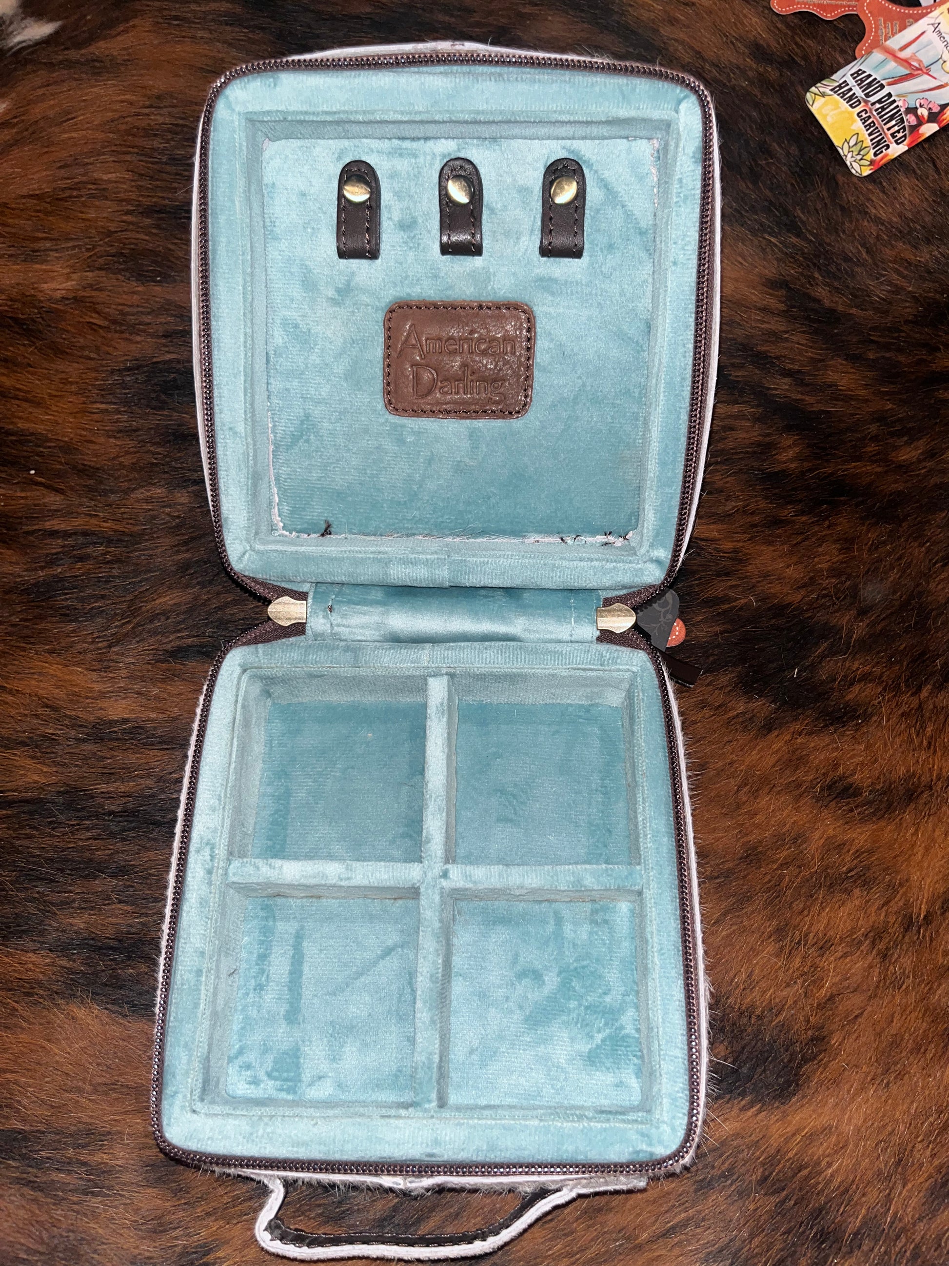 Smaller cowhide and tooled leather jewelry case - Wines'Designs