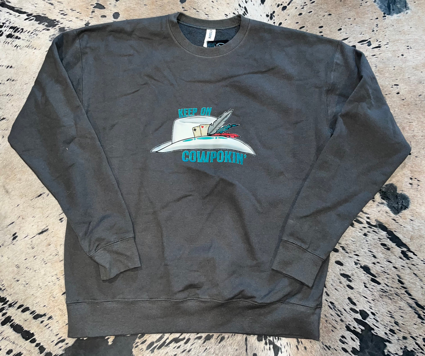 KEEP ON COWPOKIN' SWEATSHIRT - Wines'Designs