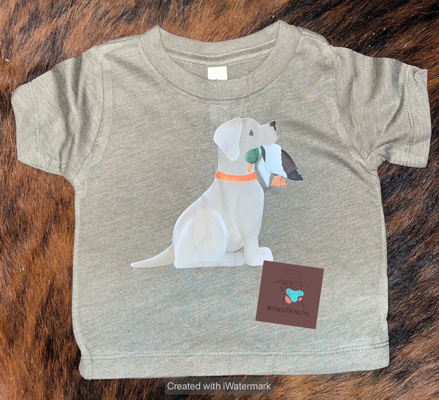 Yellow lab with duck - Wines'Designs