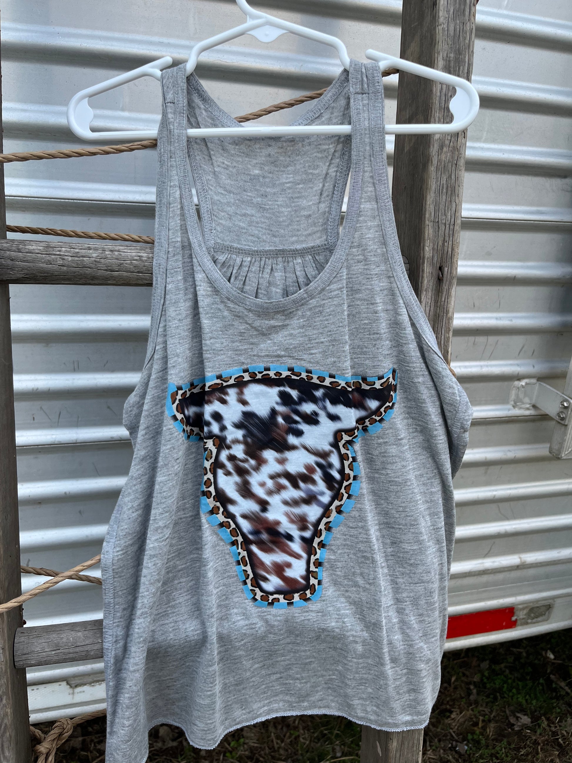 Youth cowhide skull tank - Wines'Designs