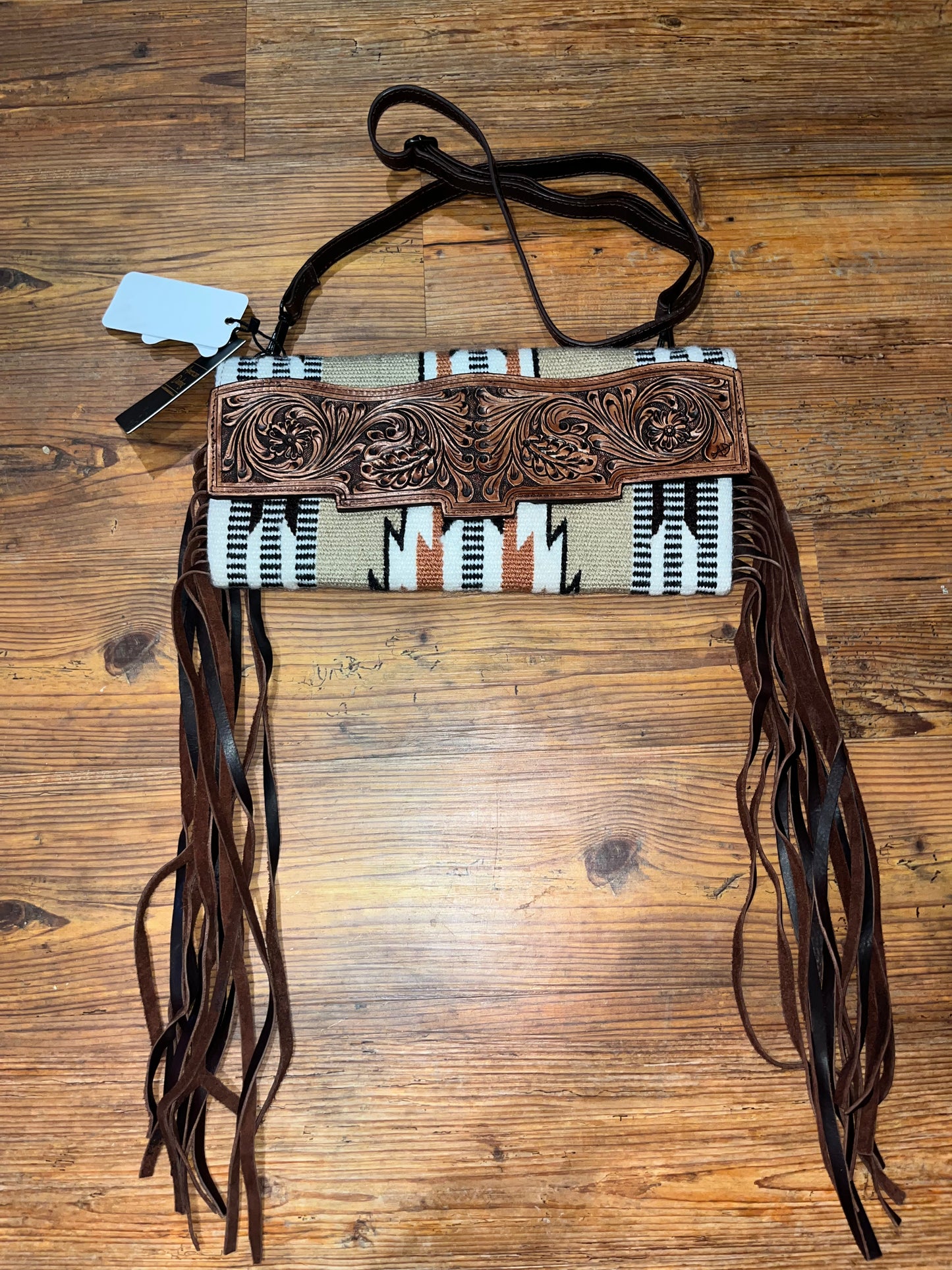 Neutral colors crossbody with fringe - Wines'Designs