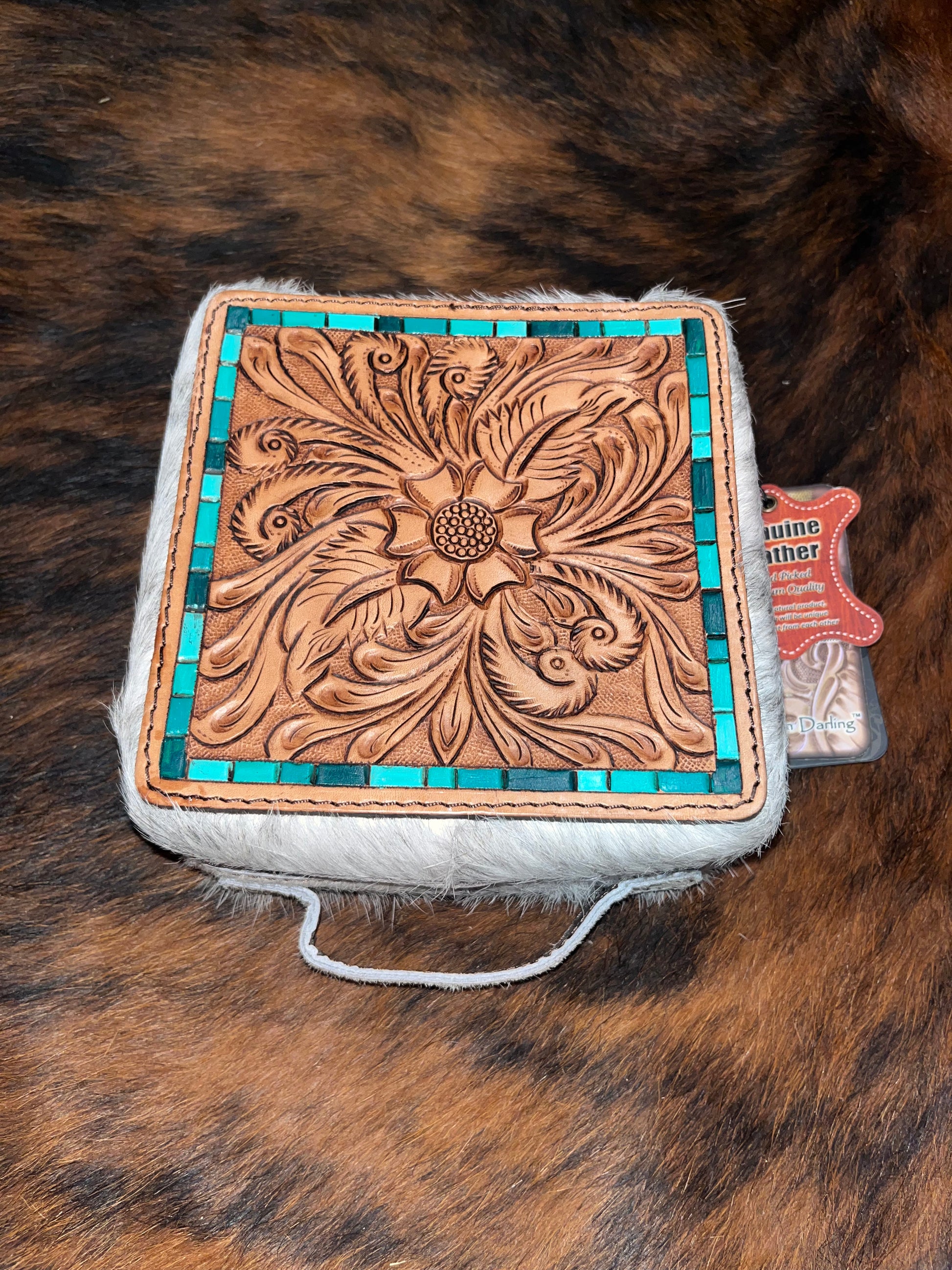 Smaller cowhide and tooled leather jewelry case - Wines'Designs