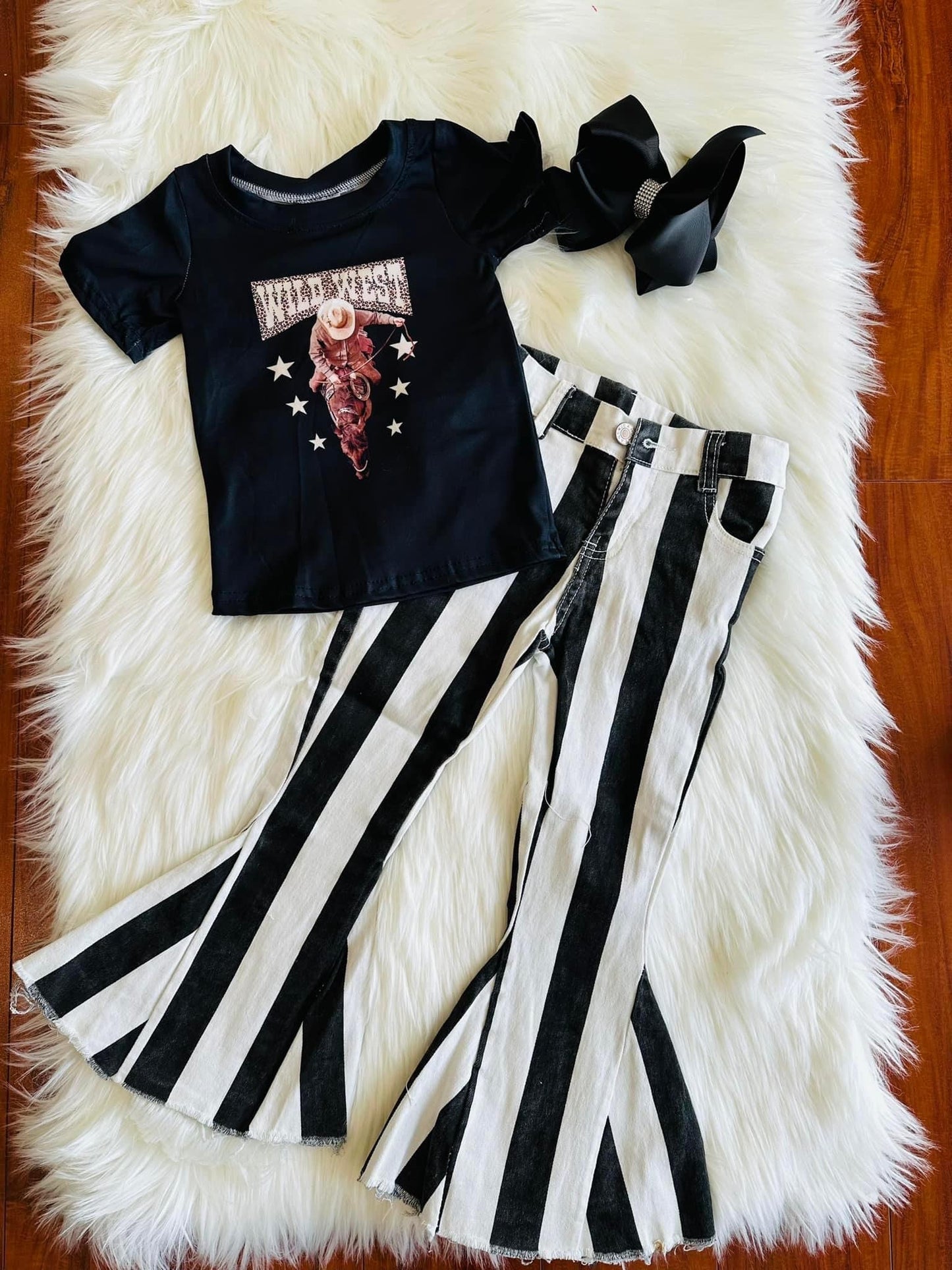 WILD WEST TEE WITH BLACK AND WHITE STRIPED DENIM BELLS - Wines'Designs