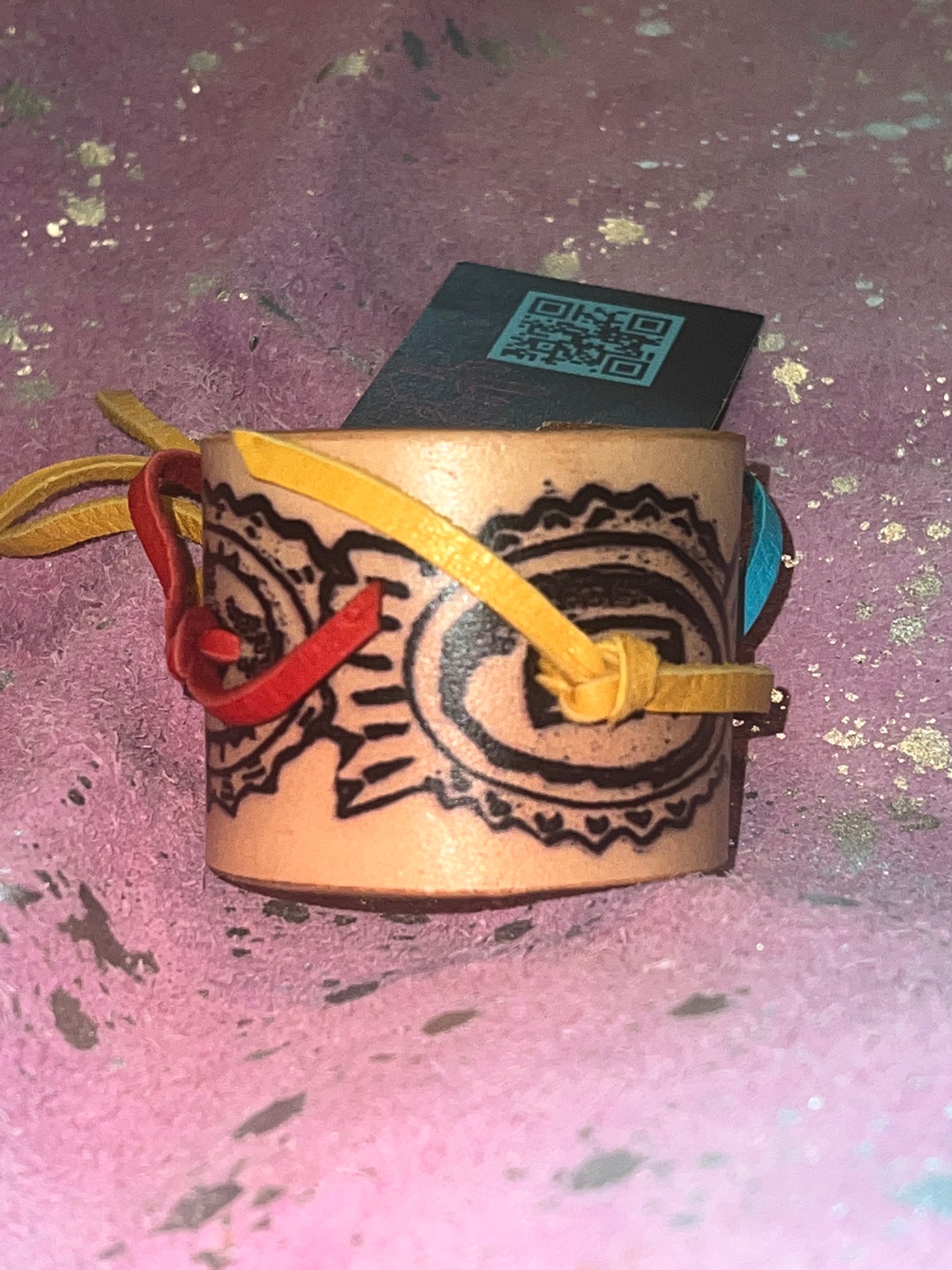 Painted concho leather bracelet - Wines'Designs